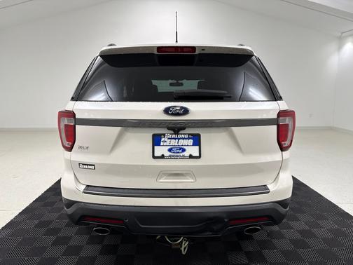 White Platinum Clearcoat Metallic 2018 Ford Explorer XLT