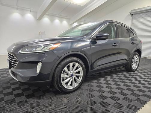 2022 Ford Escape Titanium