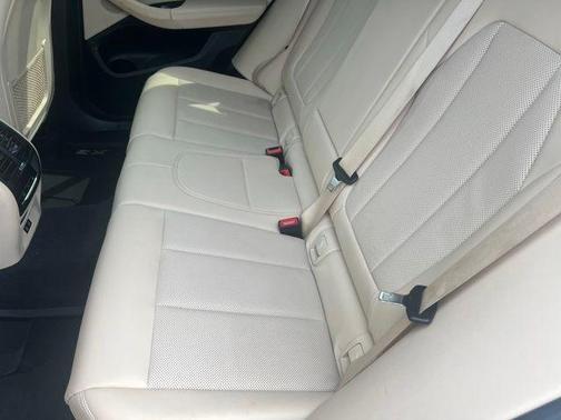 Mineral White Metallic 2022 BMW X3 sDrive30i