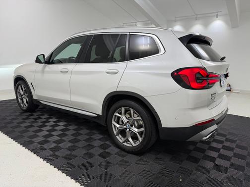 Mineral White Metallic 2022 BMW X3 sDrive30i