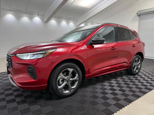 Rapid Red Metallic Tinted Clearcoat 2024 Ford Escape ST-Line