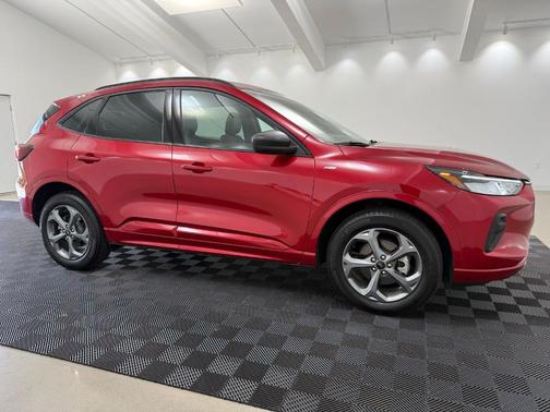Rapid Red Metallic Tinted Clearcoat 2024 Ford Escape ST-Line