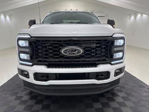 Oxford White 2026 Ford F-350 XLT