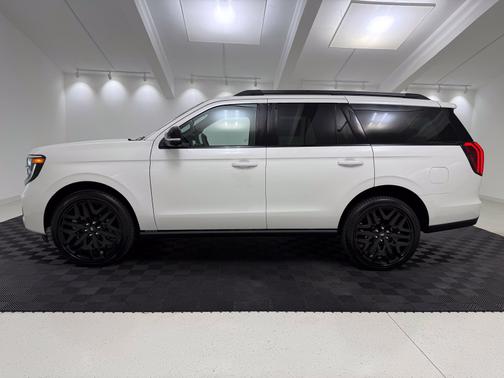 White Metallic 2027 Ford Expedition Platinum
