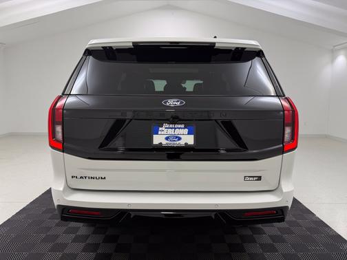 Star White Metallic Tri-Coat 2027 Ford Expedition Platinum