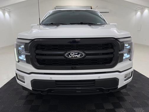 Oxford White 2024 Ford F-150 Lariat