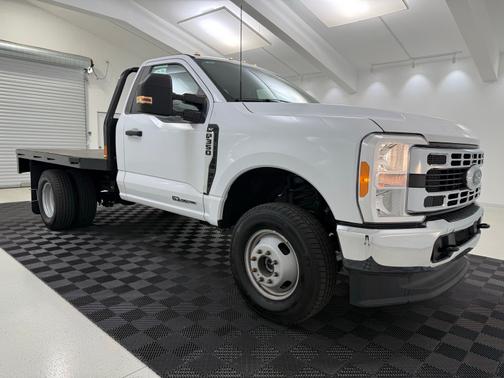 Oxford White 2023 Ford F-350 XLT