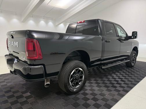Diamond Black Crystal Pearlcoat 2025 RAM 2500 Laramie