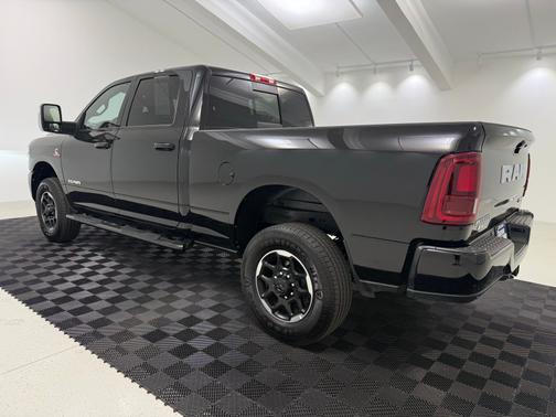 Diamond Black Crystal Pearlcoat 2025 RAM 2500 Laramie