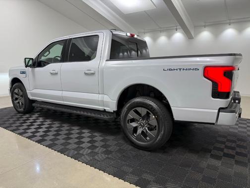 2025 Ford F-150 Lightning LARIAT