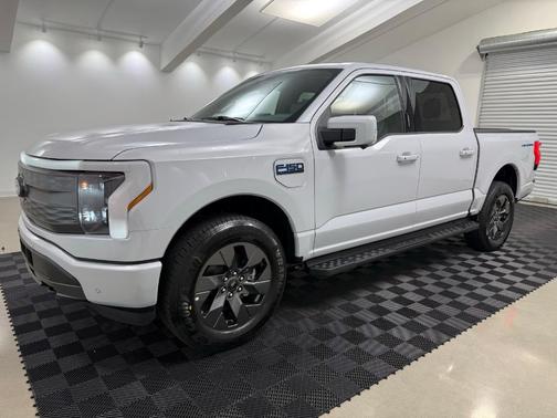2025 Ford F-150 Lightning LARIAT