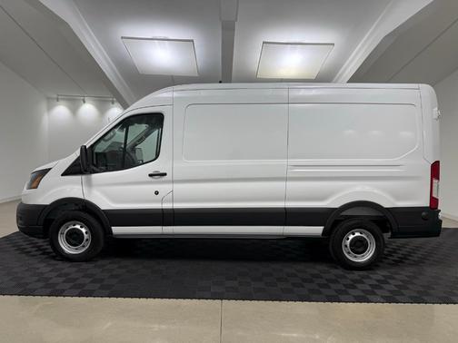 2025 Ford Transit-250 148 WB Medium Roof Cargo