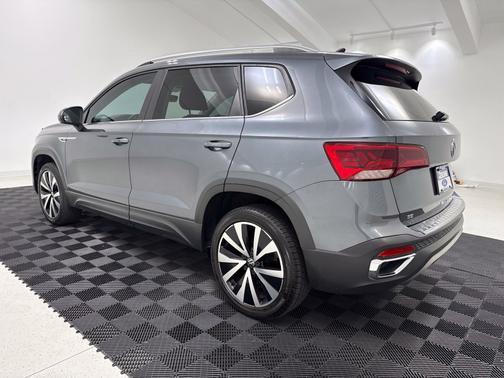 Gray 2022 Volkswagen Taos 1.5T SE