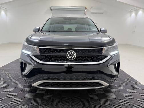 Gray 2022 Volkswagen Taos 1.5T SE