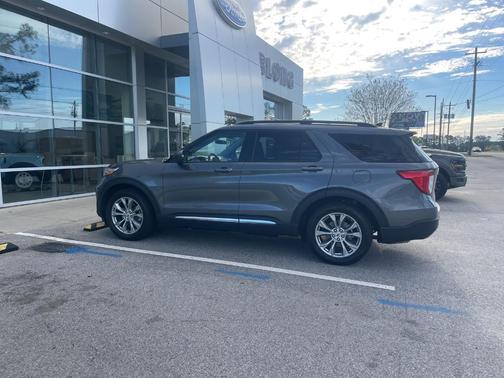 Carbonized Gray Metallic 2023 Ford Explorer XLT