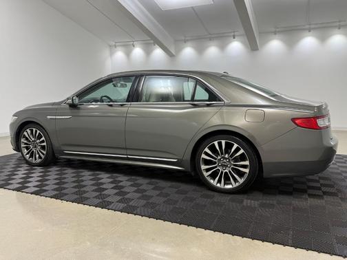 2017 Lincoln Continental Select