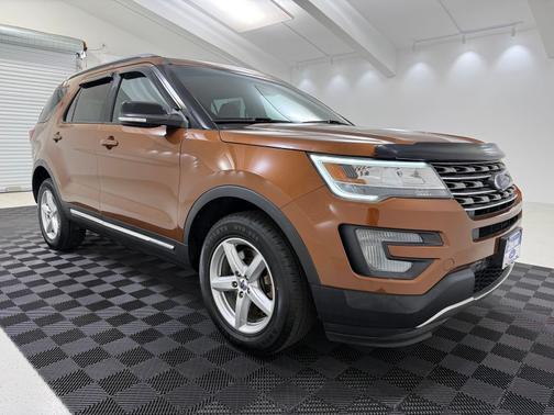 Canyon Ridge Metallic 2017 Ford Explorer XLT