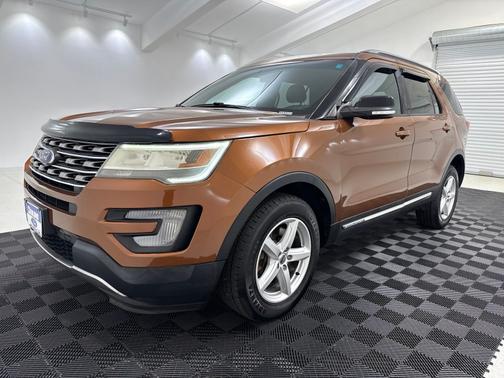 Canyon Ridge Metallic 2017 Ford Explorer XLT
