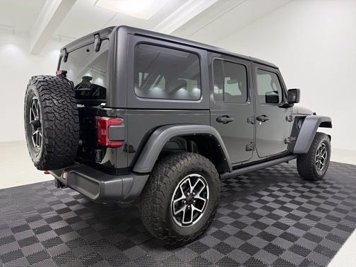 Black Clearcoat 2024 Jeep Wrangler Rubicon