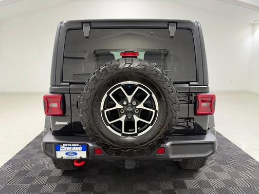 Black Clearcoat 2024 Jeep Wrangler Rubicon