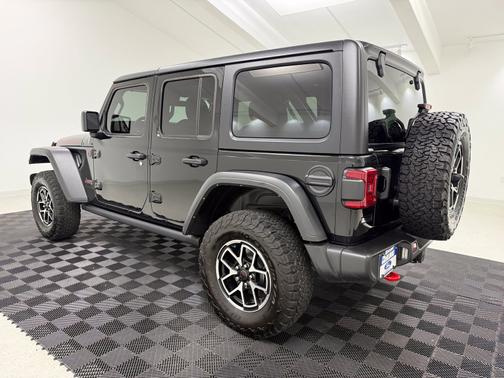 Black Clearcoat 2024 Jeep Wrangler Rubicon
