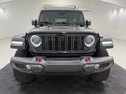 Black Clearcoat 2024 Jeep Wrangler Rubicon