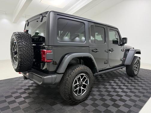 Black Clearcoat 2024 Jeep Wrangler Rubicon