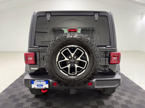 Black Clearcoat 2024 Jeep Wrangler Rubicon