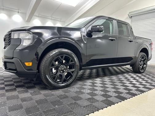 Shadow Black 2025 Ford Maverick XLT