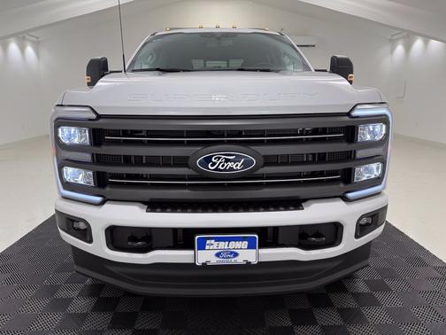 Oxford White 2027 Ford F-250 XLT