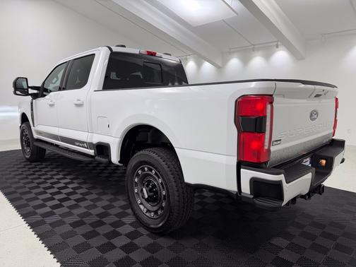 Oxford White 2027 Ford F-250 XLT
