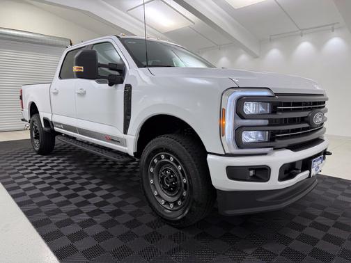 Oxford White 2027 Ford F-250 XLT