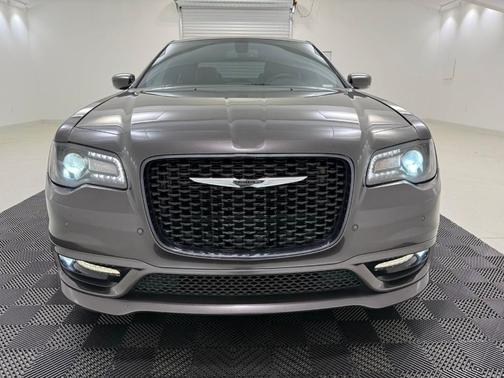 2018 Chrysler 300 S
