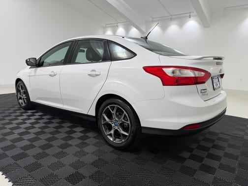 Oxford White 2013 Ford Focus SE