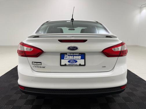 Oxford White 2013 Ford Focus SE