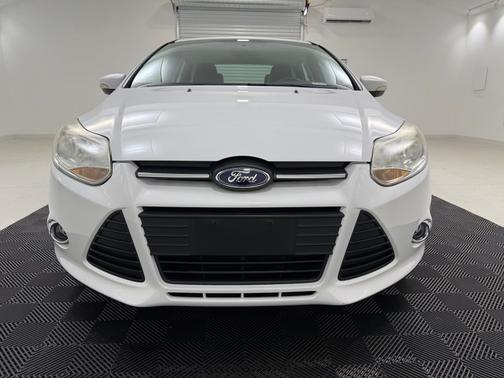 Oxford White 2013 Ford Focus SE