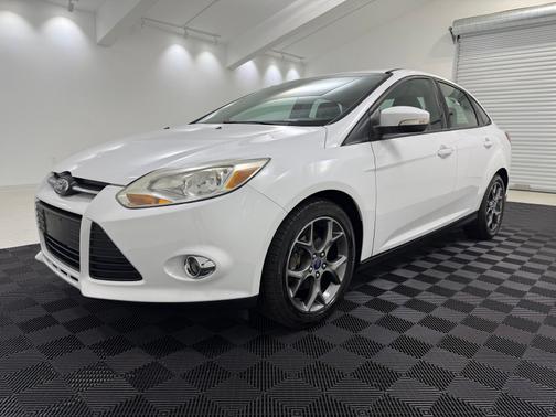 Oxford White 2013 Ford Focus SE