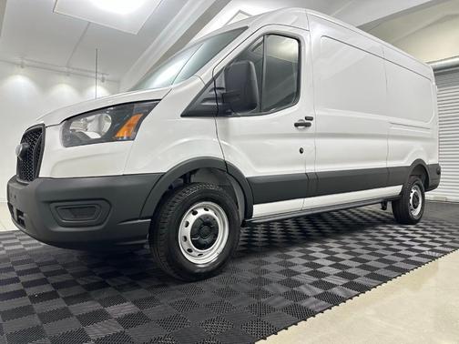 2025 Ford Transit-250 148 WB Medium Roof Cargo