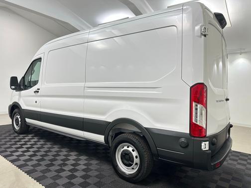 Oxford White 2025 Ford Transit-250 Base