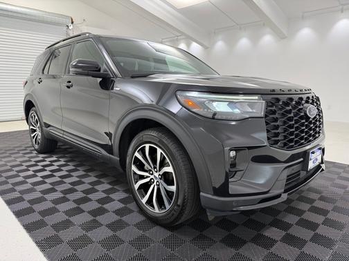 Black Metallic 2025 Ford Explorer ST-Line 4WD