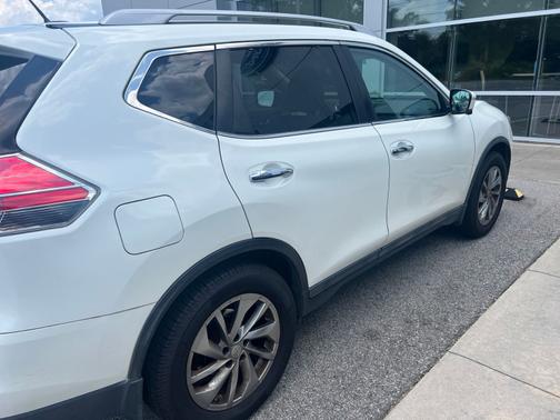 Pearl White 2015 Nissan Rogue SL