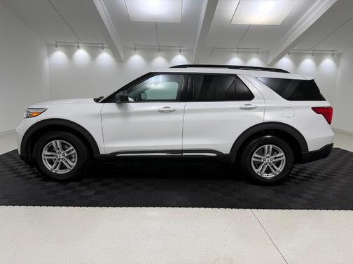 Oxford White 2024 Ford Explorer Base