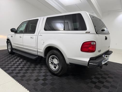 White 2003 Ford F-150 Lariat