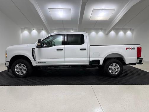 Oxford White 2026 Ford F-350 XLT