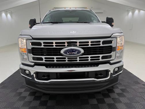 Oxford White 2026 Ford F-350 XLT