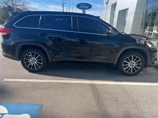 2018 Toyota Highlander SE