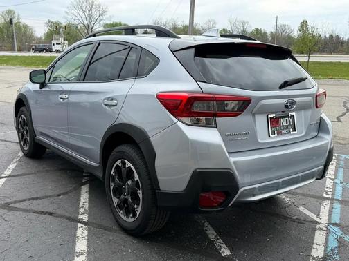 Ice Silver Metallic 2021 Subaru Crosstrek Premium