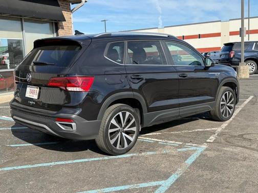 2024 Volkswagen Taos 1.5T SE