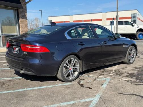2017 Jaguar XE 35t Premium