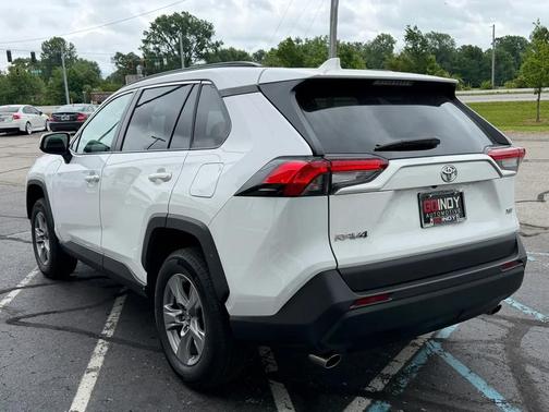 Ice Cap 2024 Toyota RAV4 XLE